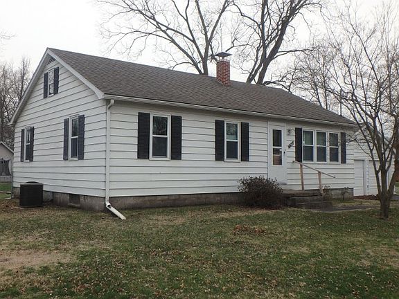 2nd image of 132 W Poplar St