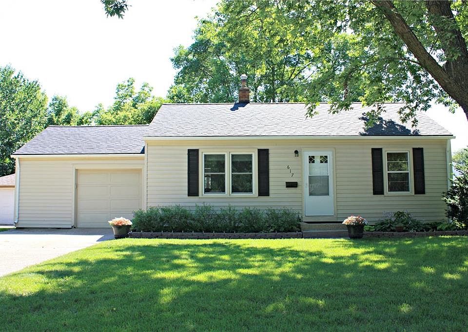 1st image of 617 SW Southlawn Cir