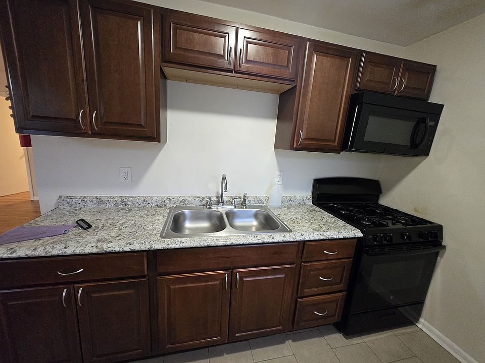 1st image of 335 Lumber St