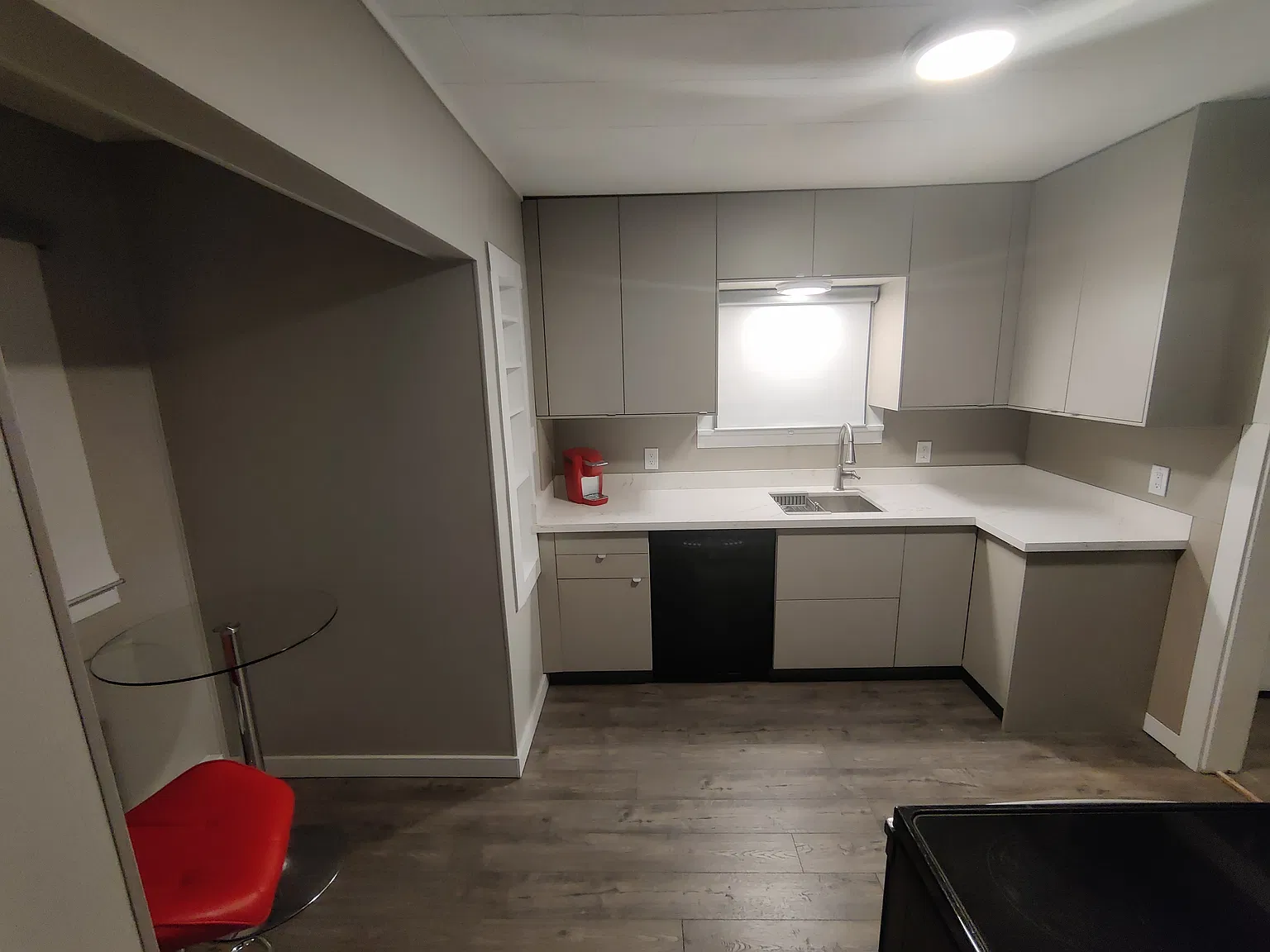 514 N Alder St — Photo 2