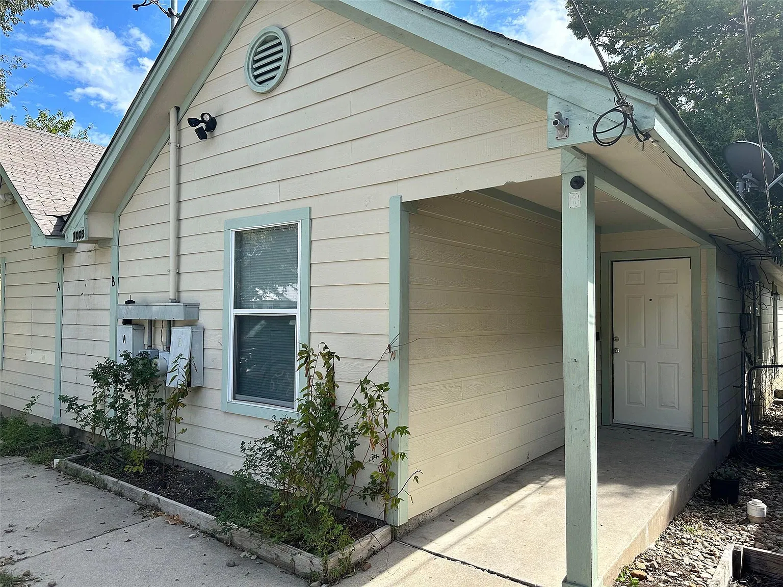 3 bed, 2.0 bath, 1200 sqft, $1,400 — Photo 1