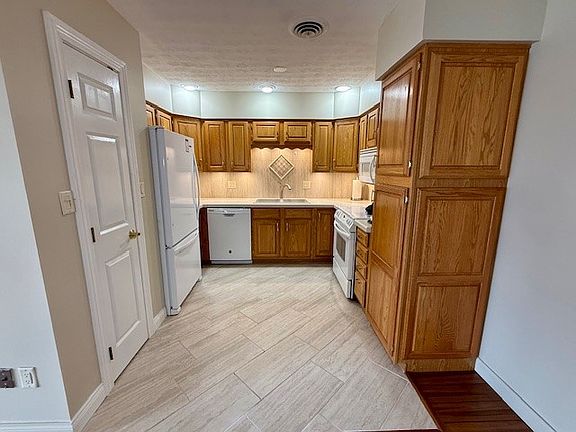 2nd image of 651 N Downing St APT 8