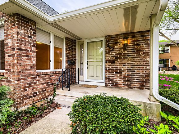 3rd image of 202 Stone Manor Cir