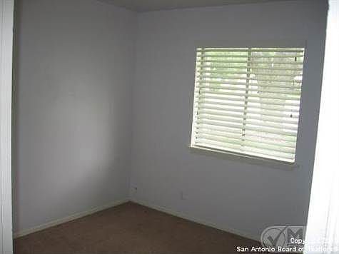 5th image of 75 Parkview Dr