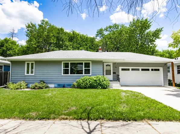420 17th St S, Moorhead, MN 56560