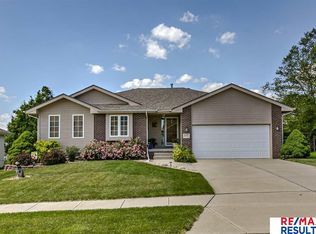 21112 Schofield Dr, Gretna, NE 68028