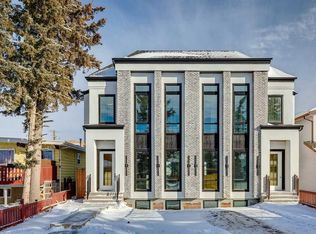 2810 W 38th St SW, Calgary, AB T3E 3G4