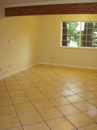 2nd image of 75 Plum Tree Ln APT 10
