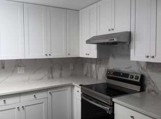 9530 Harbor Dr, Glenhaven, CA 95443