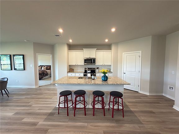 3rd image of 5512 Harriet St