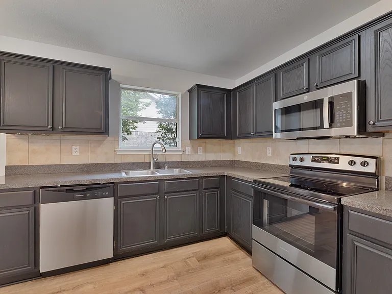8022 Genesis Dr — Photo 10