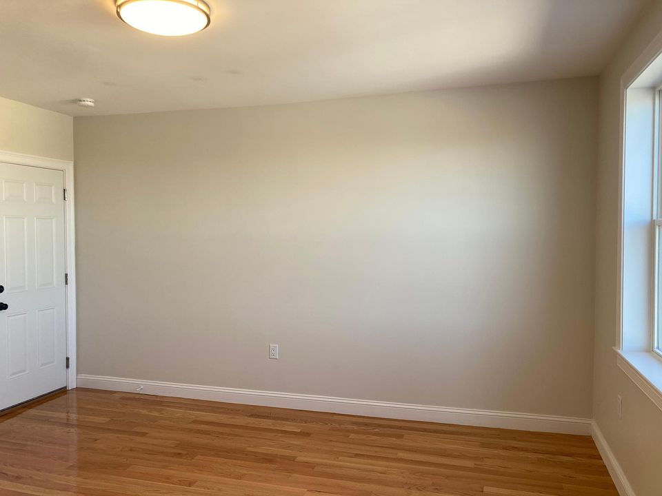 1st image of 325 Newport Ave #21