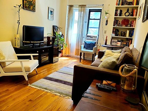 4th image of 154 W 75th St APT 3B