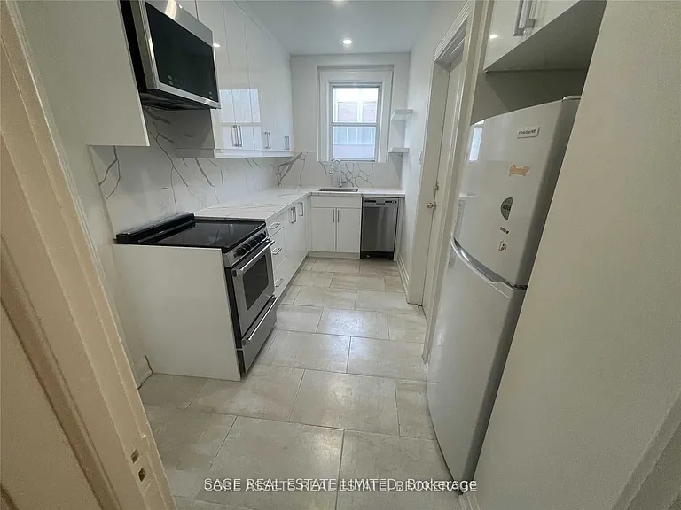 1083 Avenue Rd #4 — Photo 16