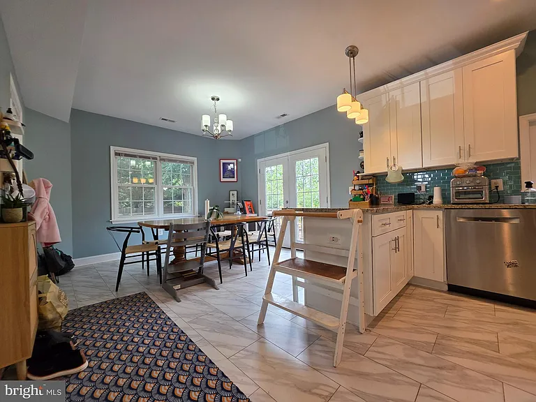 1138 S Harrison St — Photo 8