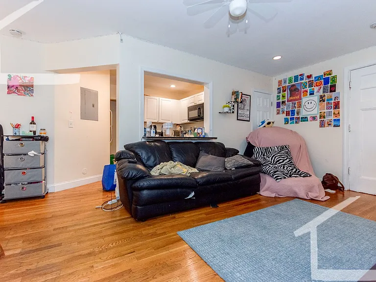 39 Egmont St #4 — Photo 8