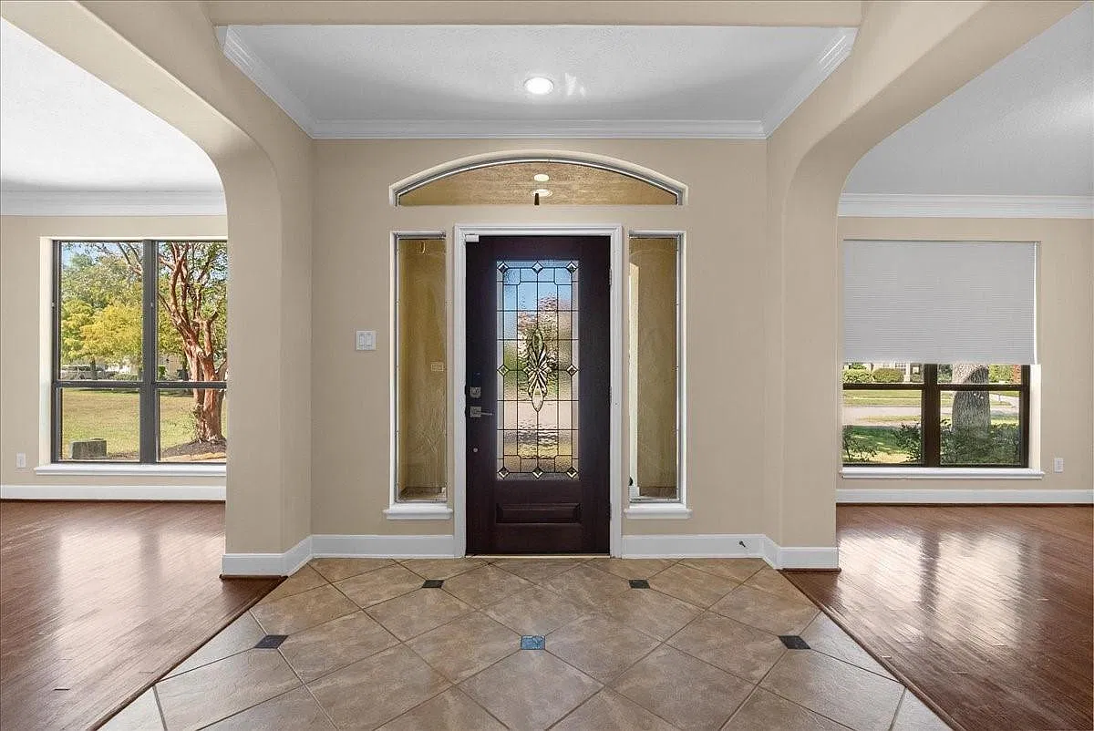 6 bed, 3.5 bath, 4120 sqft, $3,950 — Photo 4