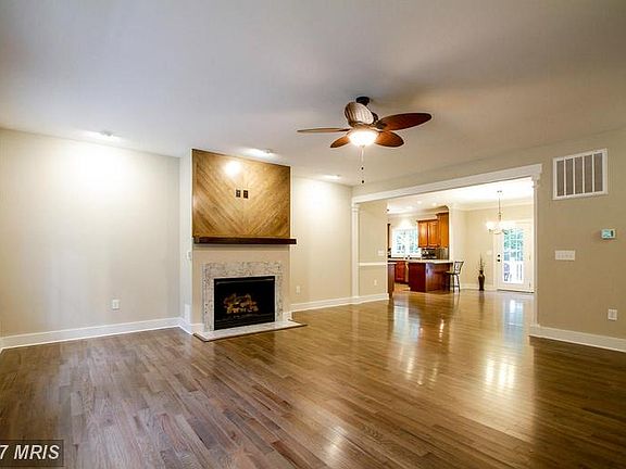 3rd image of 7009 Barclay Dr