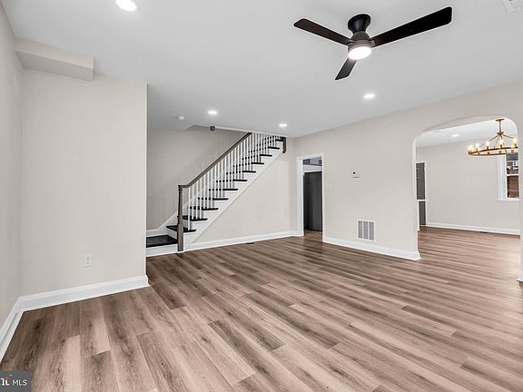 4th image of 1513 Kingsway Rd