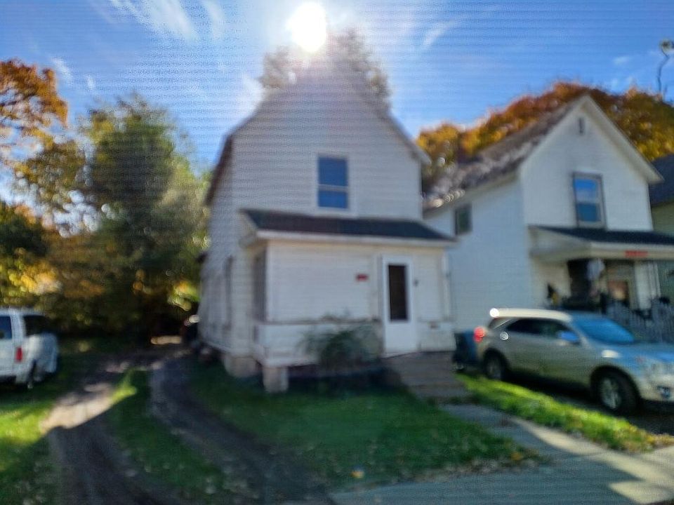 1st image of 830 Hays Park Ave