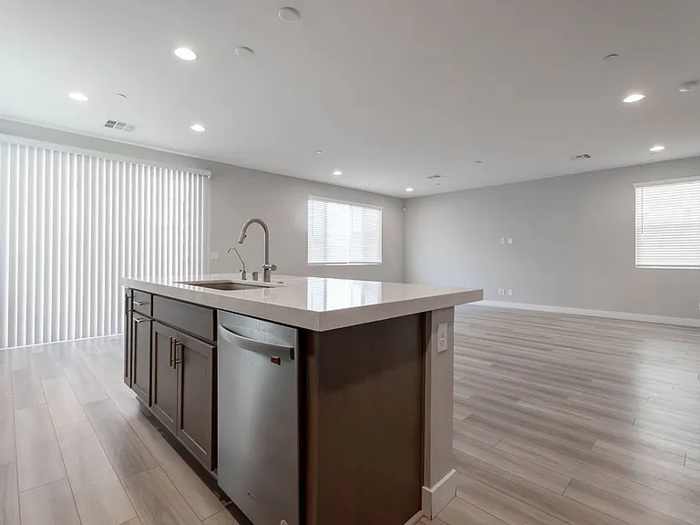 10620 Carnes Ave — Photo 35