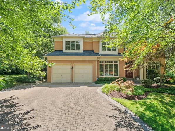 7016 Winterberry Ln, Bethesda, MD 20817