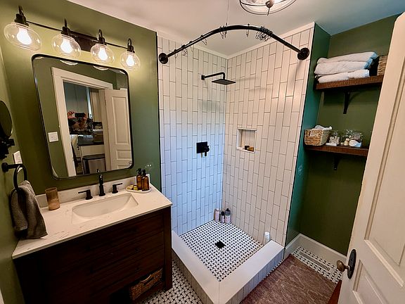 5th image of 918 Gratz St #1