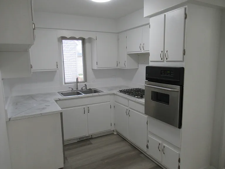 330 Paul St — Photo 7