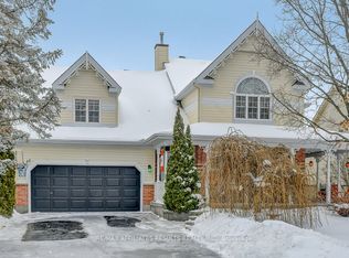 35 Crantham Cres, Ottawa, ON K2S 1R2