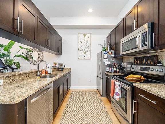 4th image of 106 Tidewater St #106