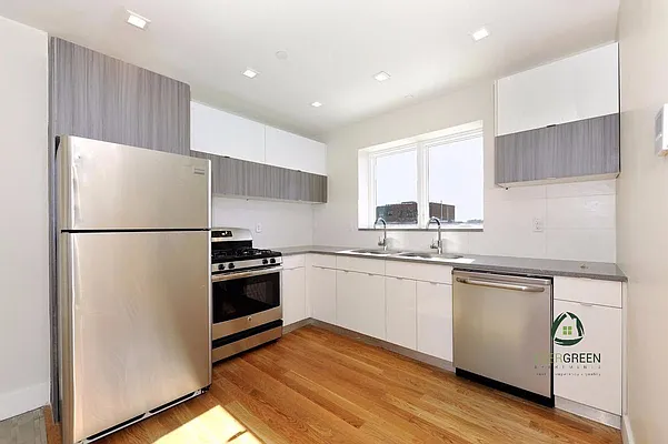 Rented by Evergreen Apartments BK | media 1