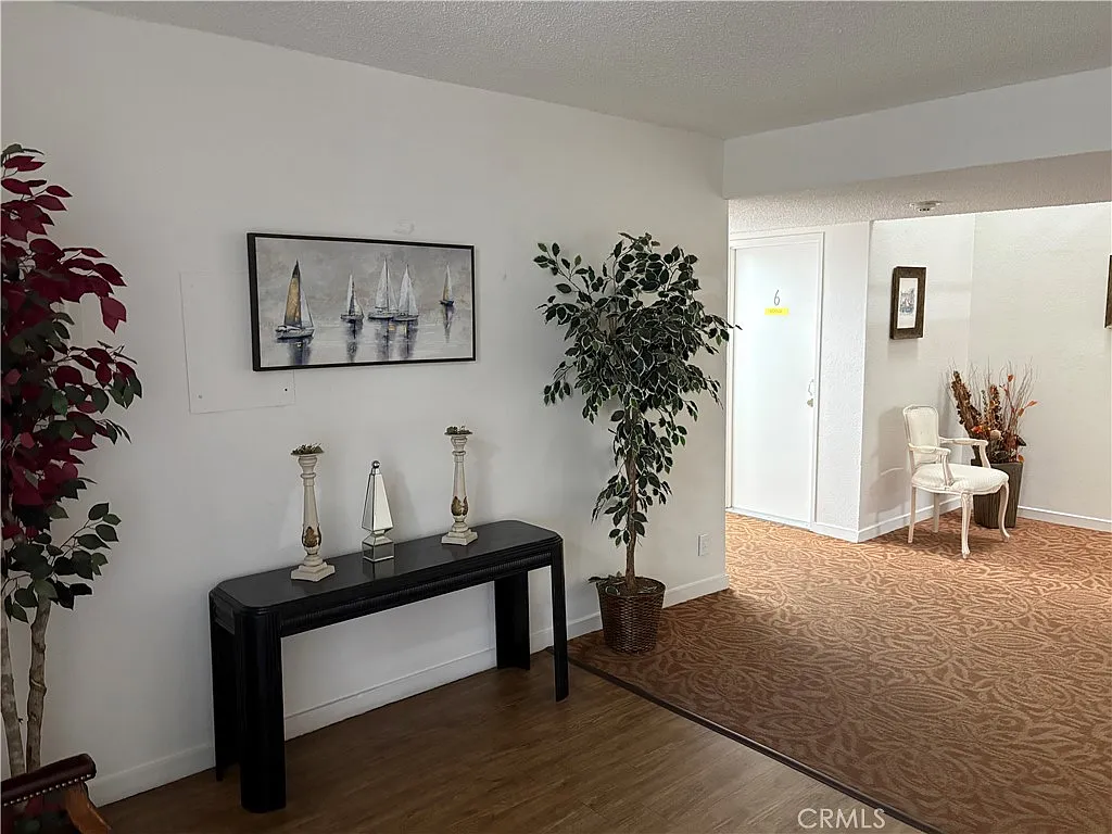 Building Photo - 246 E Fern Ave #103