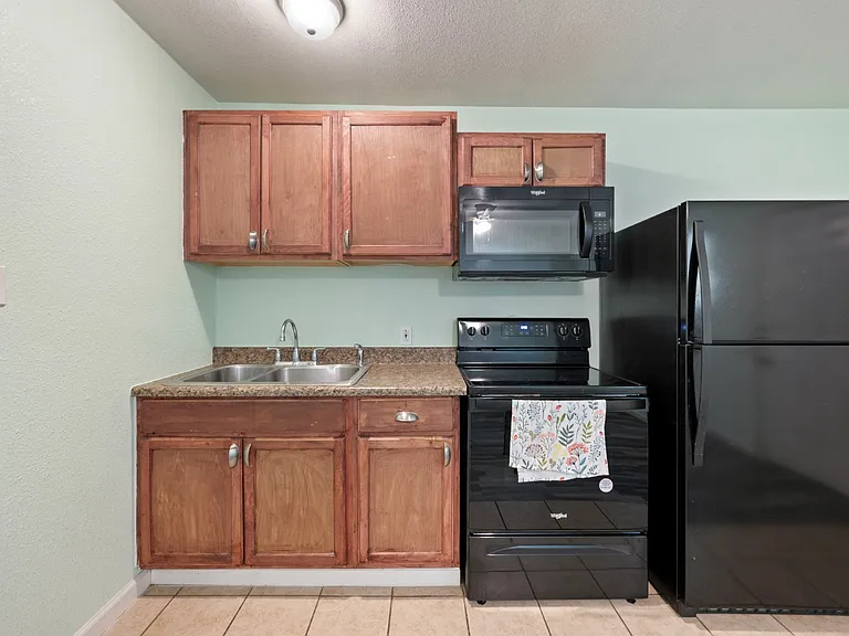 3524 Avenue M #B — Photo 4