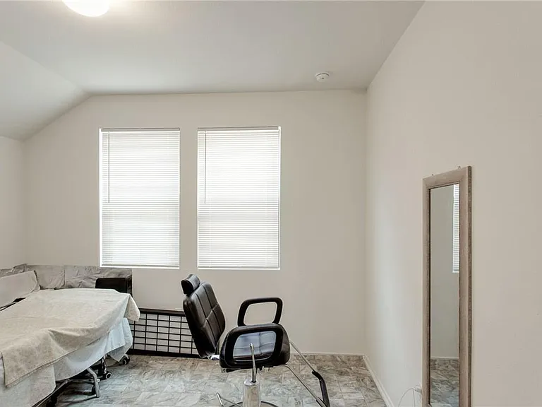 9109 Garnet Dr — Photo 7