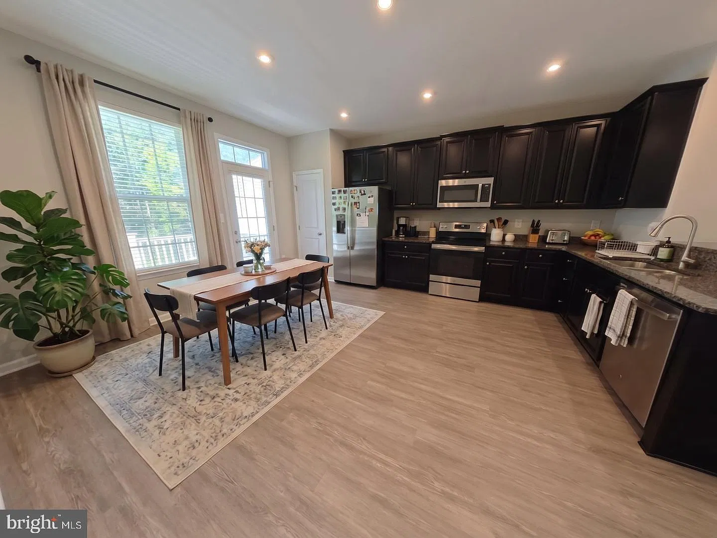 3 bed, 3.0 bath, 1938 sqft, $2,500 — Photo 3