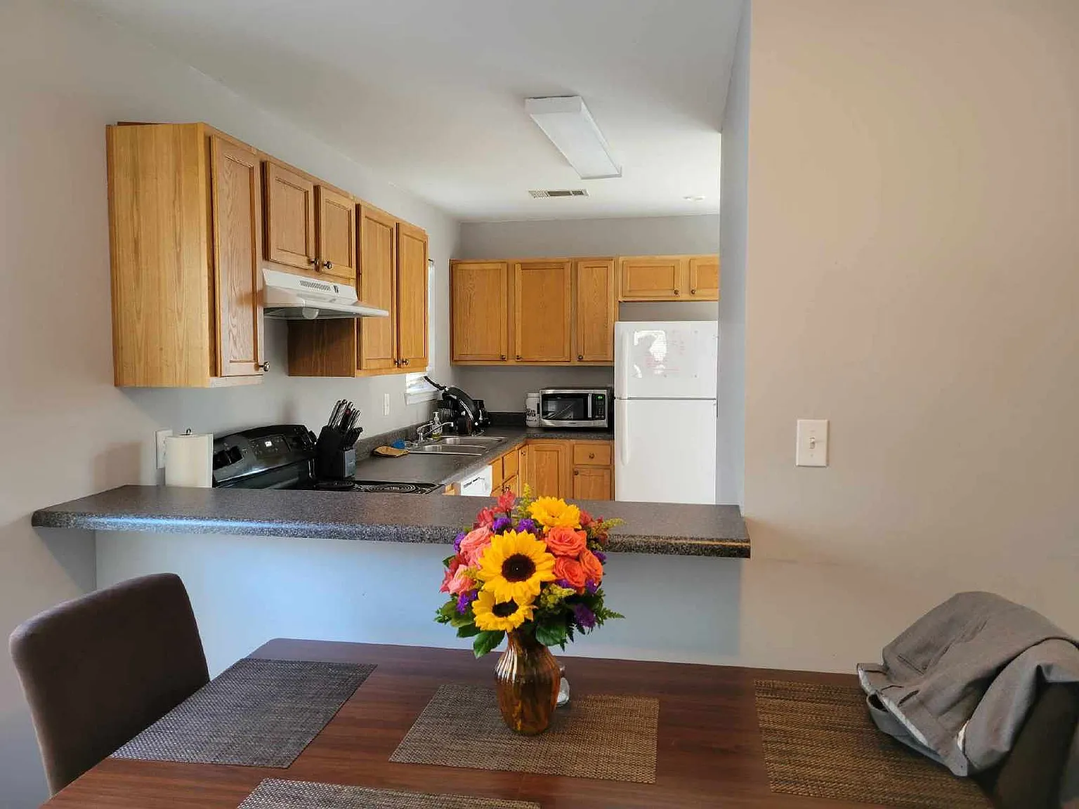 2 bed, 1.5 bath, $2,200 — Photo 4