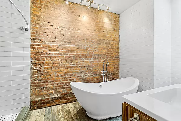 Rented by Safdie Realty Group | media 3