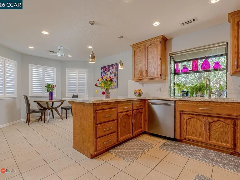 2904 Canterbury Cir — Photo 16