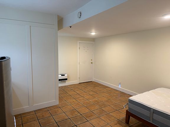 3rd image of 1165 Bay St