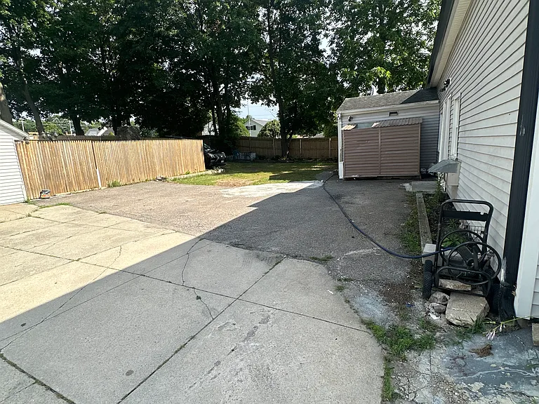 107 Earl St — Photo 25