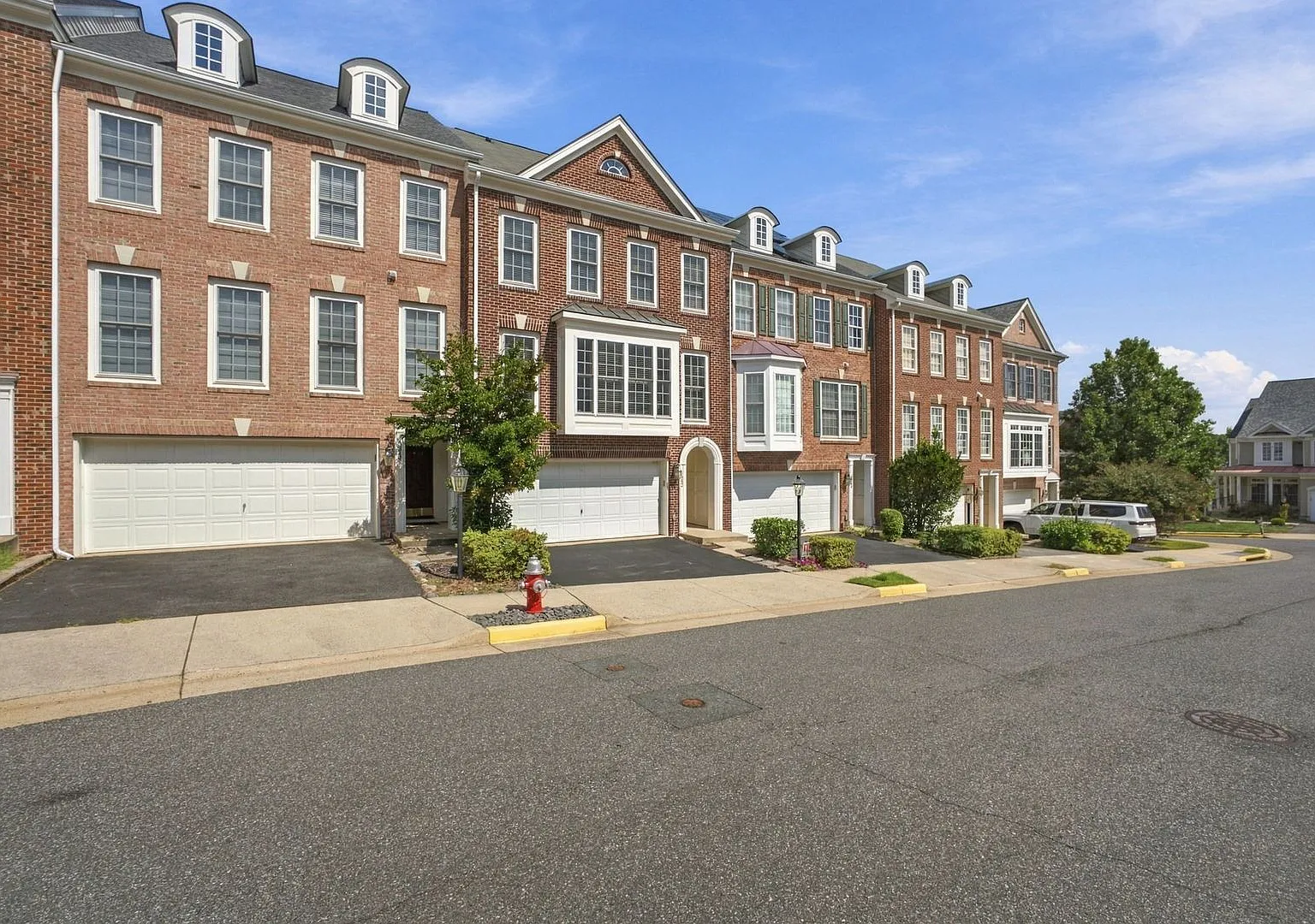 Spacious Alexandria Townhome | Near Old Town & I-495 — Photo 4