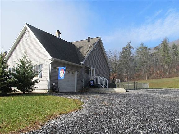 3rd image of 230 Little Pond Ln