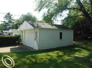 19146 Woodland St, Harper Woods, MI 48225