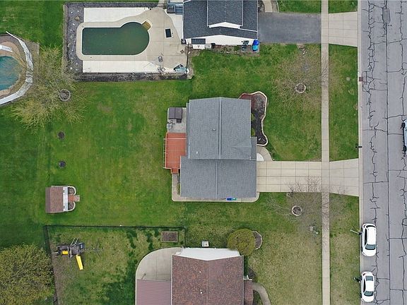 4th image of 3382 Creekview Dr