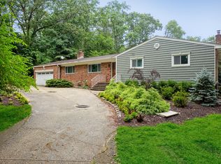32 New Mill Rd, Smithtown, NY 11787