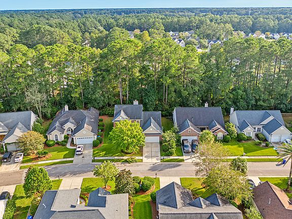 3rd image of 1465 Clarendon Way