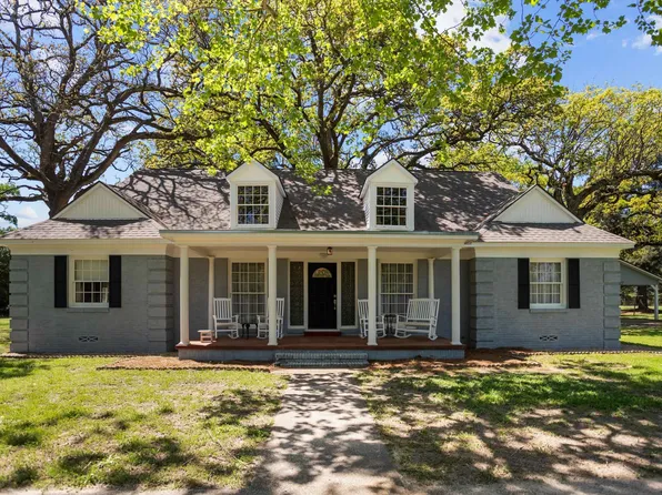 319 N Howard St, Grapeland, TX 75844