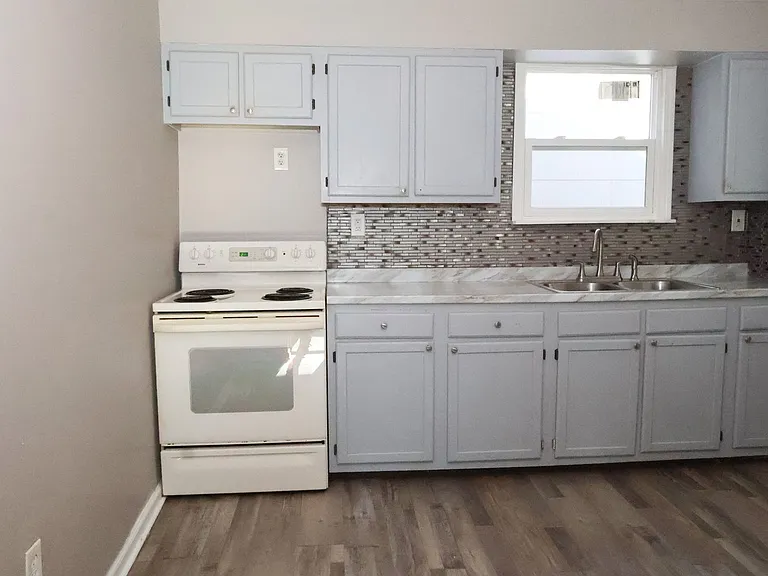 5460 Hamilton Ave — Photo 7