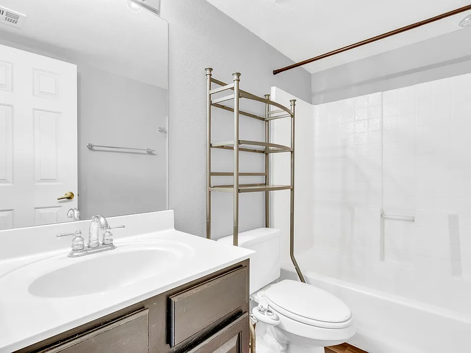 1505 N Center St #215
