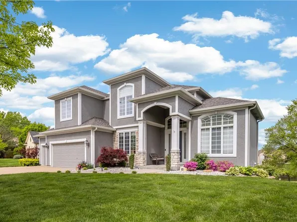9924 Skyview Ln, Lenexa, KS 66220